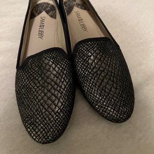 Womens size 9.5 black&gold flats